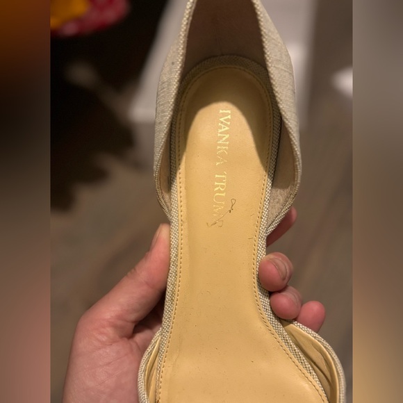 Ivanka Trump small heeled ballerina flat - Picture 4 of 12